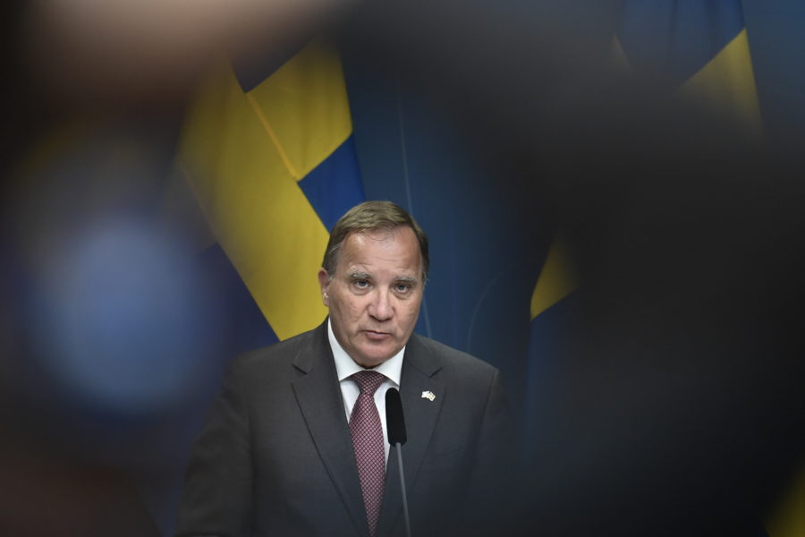 Statsminister Stefan Löven (S) vill inte ge besked i dag om det blir extraval om hans regering fälls på måndag.