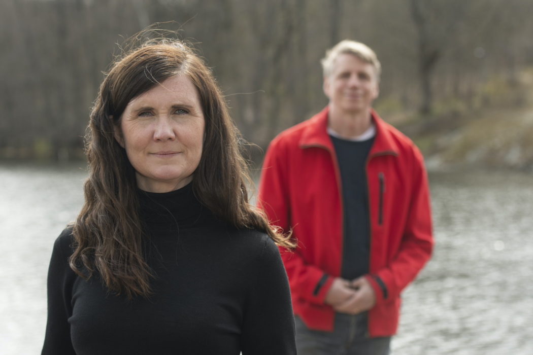Miljöpartiets språkrör Märta Stenevi och Per Bolund vill ha att målet för nollutsläpp av växthusgaser ska flyttas tio år närmare i tiden, från 2045 till 2035.
