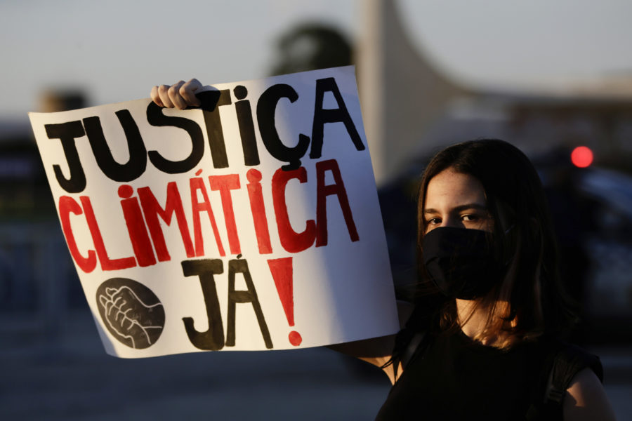 En demonstration för klimaträttvisa utanför presidentpalatset i Brasiliens huvudstad förra året.