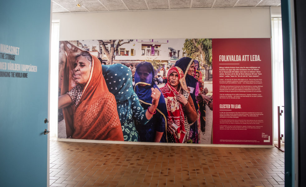 I fotoutställningen "Folkvalda att leda" möter betraktaren indiska kvinnor som strävar efter att delta i det politiska livet.