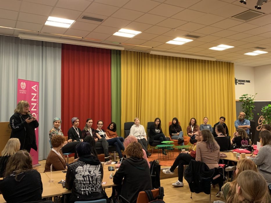 På Donna Day får deltagarna möjlighet att nätverka, delta i workshops och lyssna till panelsamtal