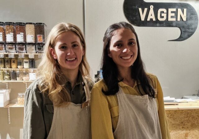 Fanny Näslund och Estefania Coral Andrade driver zero-waste butiken Vågen i Östersund.