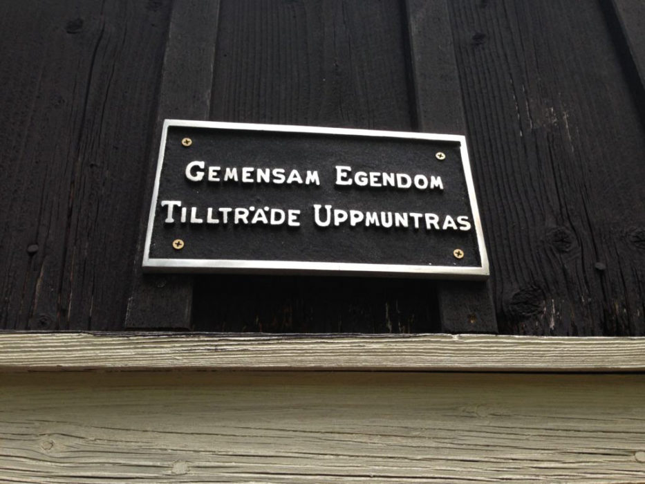 I Uddebo har någon satt den här skylten på byns bastu