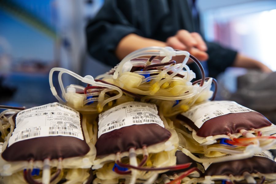 Sveriges blodlager behöver påfyllning av cirka 24 000 blodgivare inför jul.