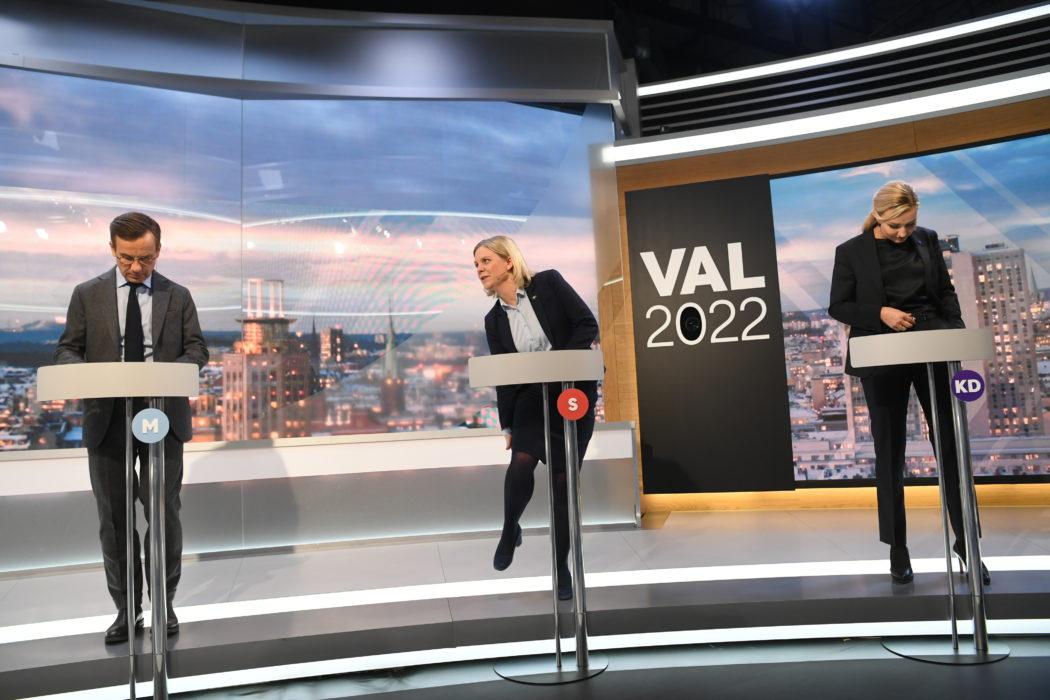 Från vänster; Moderaternas partiledare Ulf Kristersson (M), Socialdemokraternas partiledare Magdalena Andersson (S) och Kristdemokraternas partiledare Ebba Busch (KD) under måndagens partiledardebatt i TV4