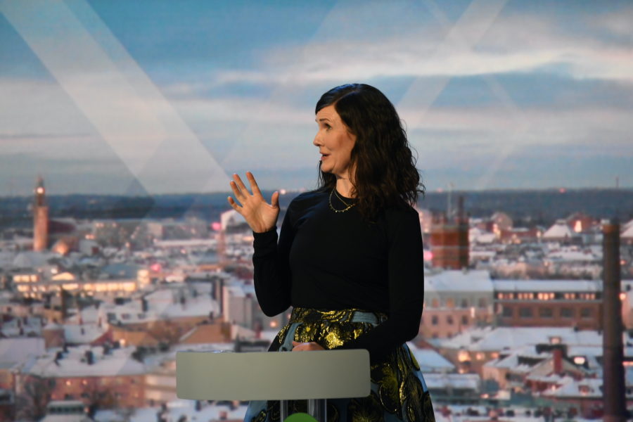 Miljöpartiets språkrör Märta Stenevi (MP) under måndagens partiledardebatt i TV4.