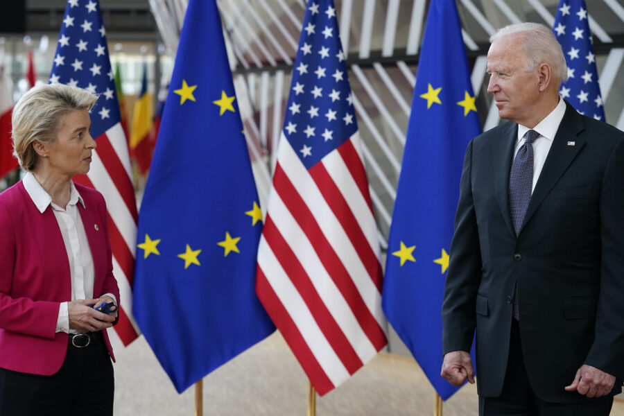 EU-kommissionens ordförande Ursula von der Leyen och USA:s president Joe Biden när ledarna möttes i Bryssel i juni i fjol.