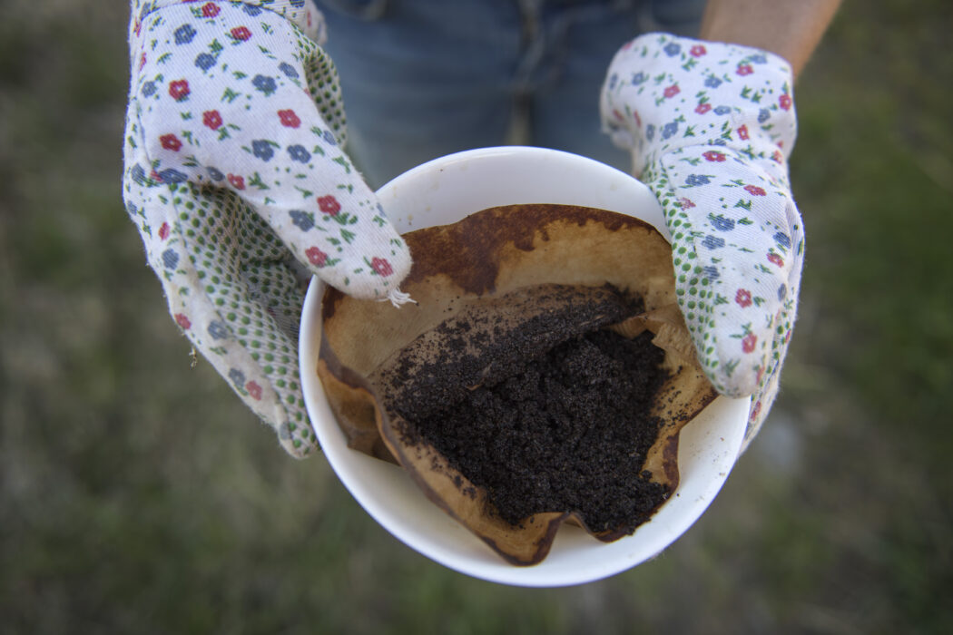 Kaffesump kan användas för att berika hemmets kompost