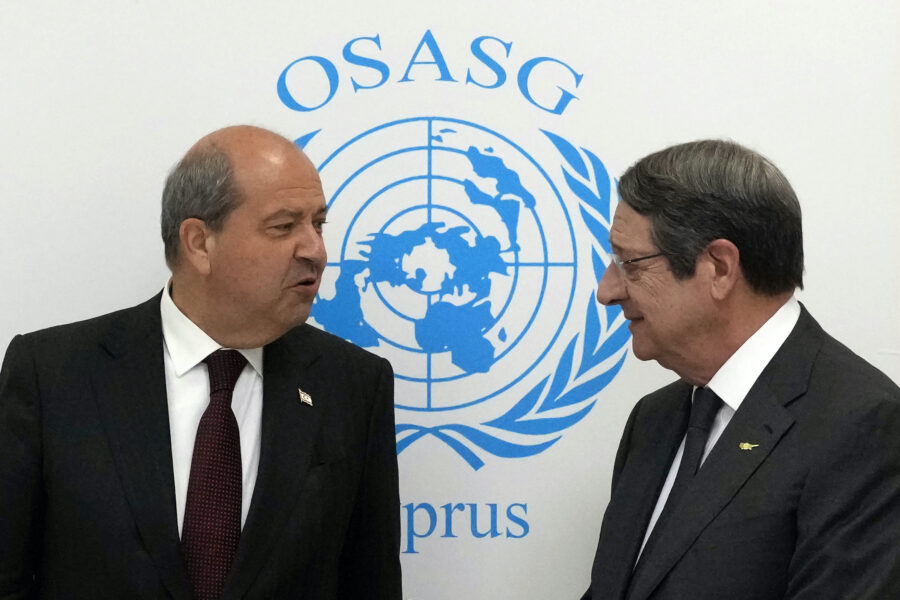 Den grekcypriotiske presidenten Nicos Anastasiades och den turkcypriotiske presidenten Ersin Tatar efter onsdagens möte.