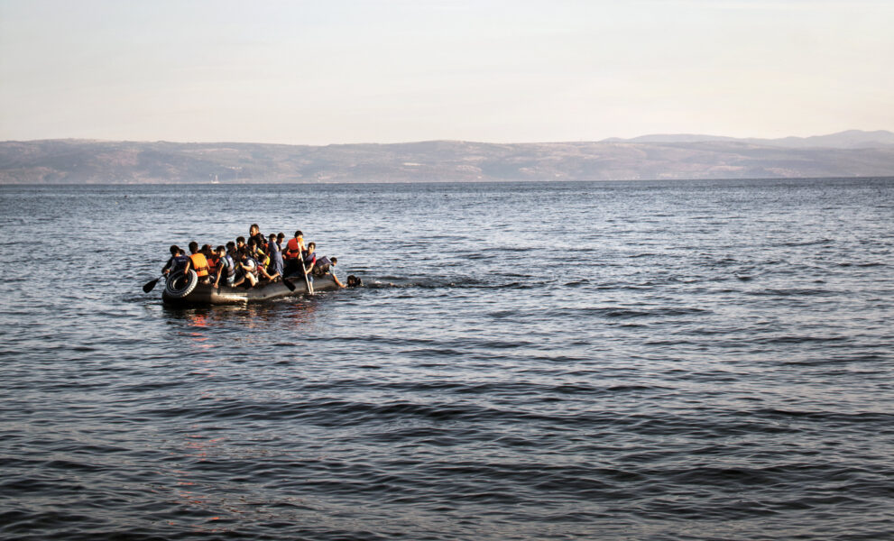 Både Abdullah Mohammad och Yosuf Jan flydde båda i en gummibåt över Medelhavet för att ta sig till Sverige.