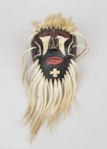 Bland de 24 föremål som Sverige ska lämna tillbaka till yaqui-folket i Mexico finns den här dansmasken.