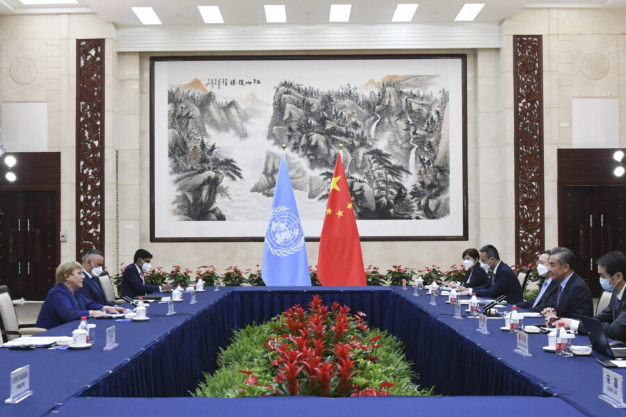 Hur mycket får Michelle Bachelet, till vänster, egentligen se under sin Kina-resa? Bilden är från den sydliga storstaden Kanton (Guangzhou) i måndags.