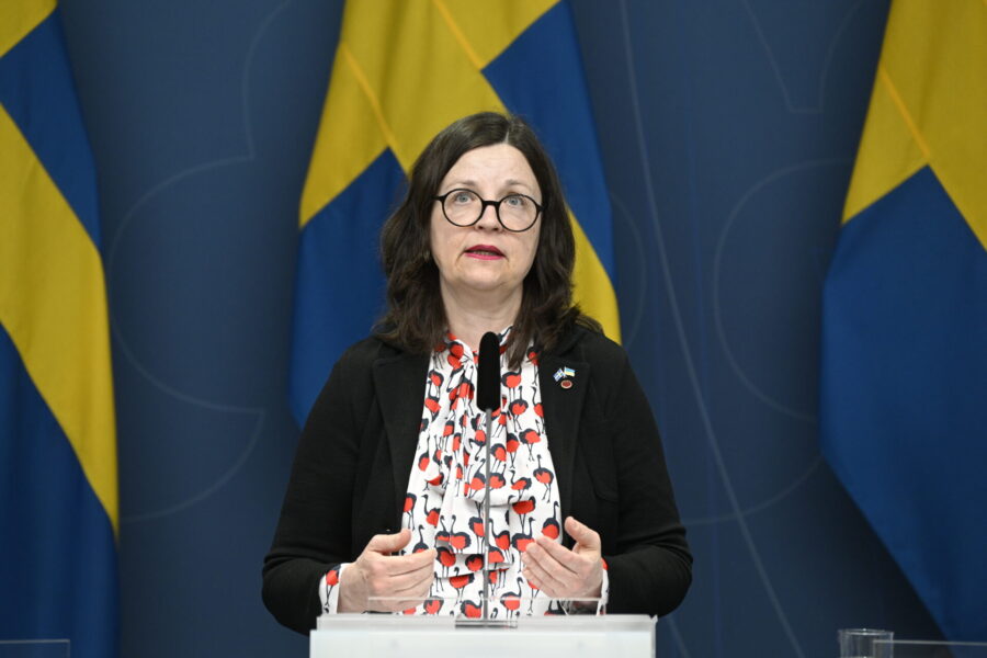 Utbildningsminister Anna Ekström (S) säger att de åtgärder som hittills satt in för att utveckla yrkesutbildningarna inte har räckt till.