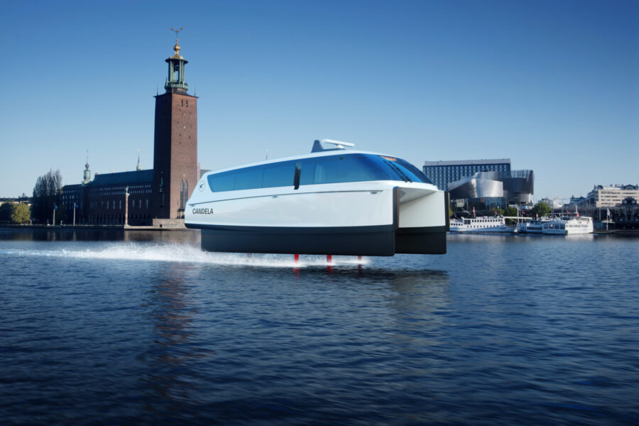 Med hjälp av den eldrivna bärplansbåten kommer färden mellan Ekerö och Stockholm gå dubbelt så snabbt.