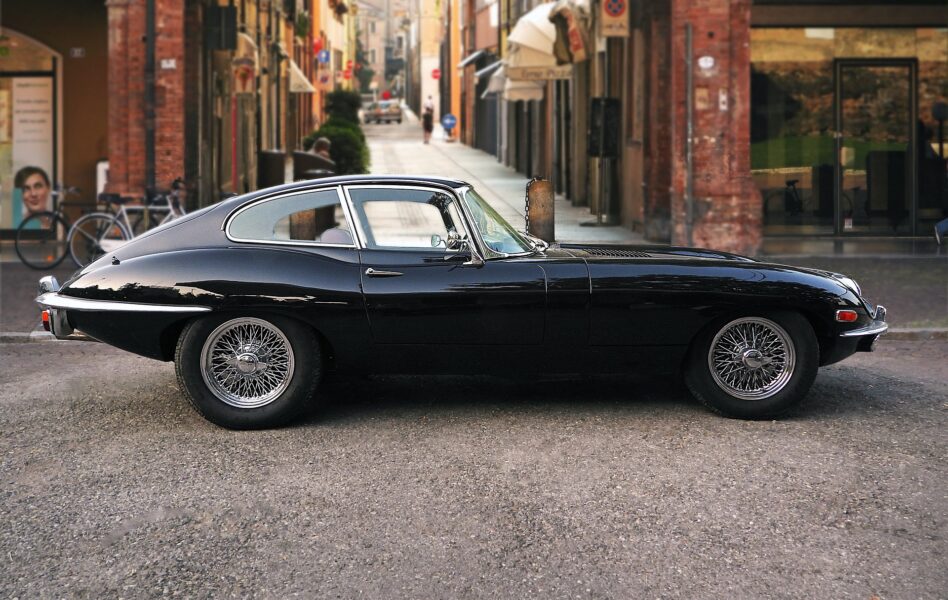 De som har råd, satsar till exempel på E-type Jaguar som elbil.