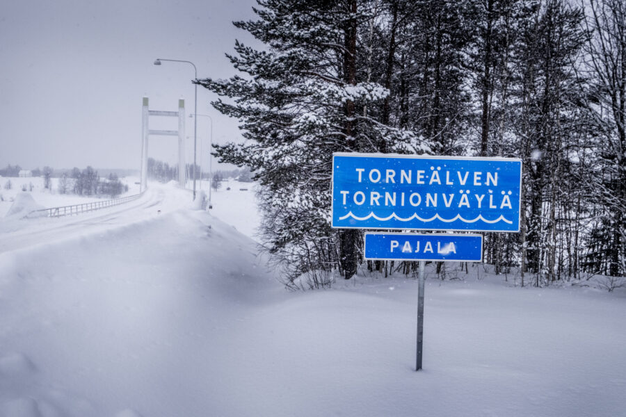 Gränsälven mellan Sverige och Finland heter Tornionväylä på mäenkieli.