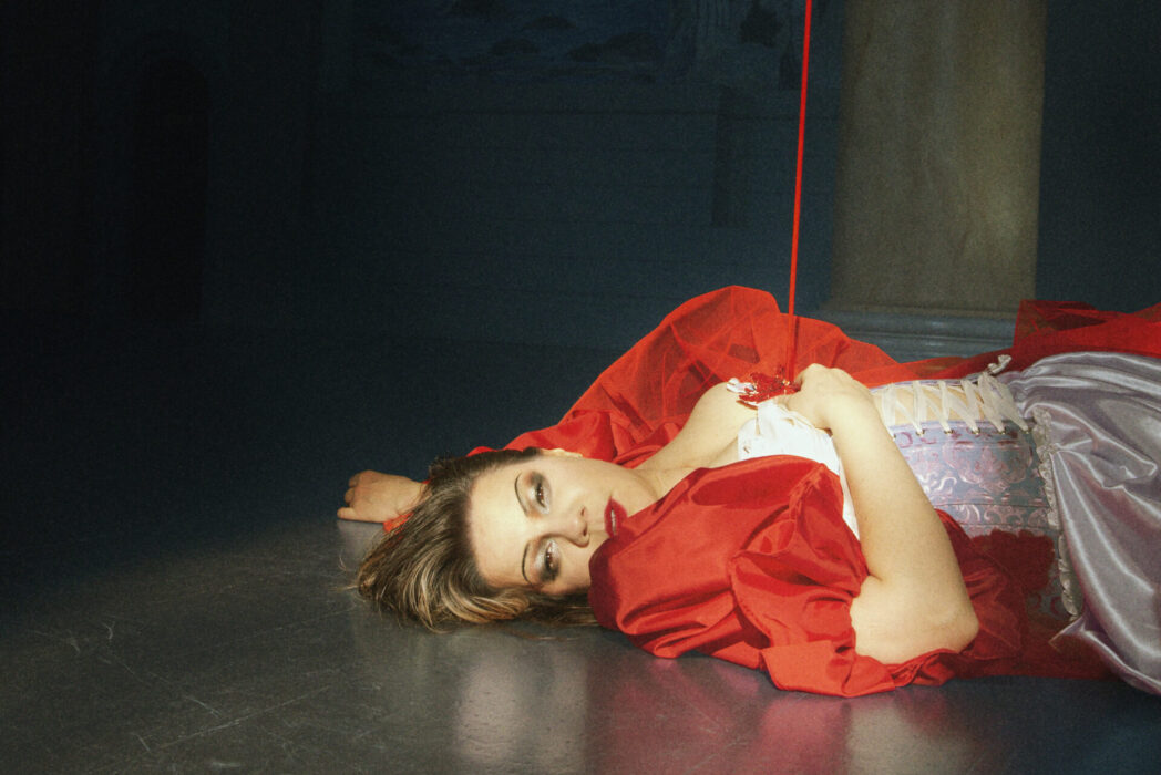 Sara Parkman turnerar under våren.