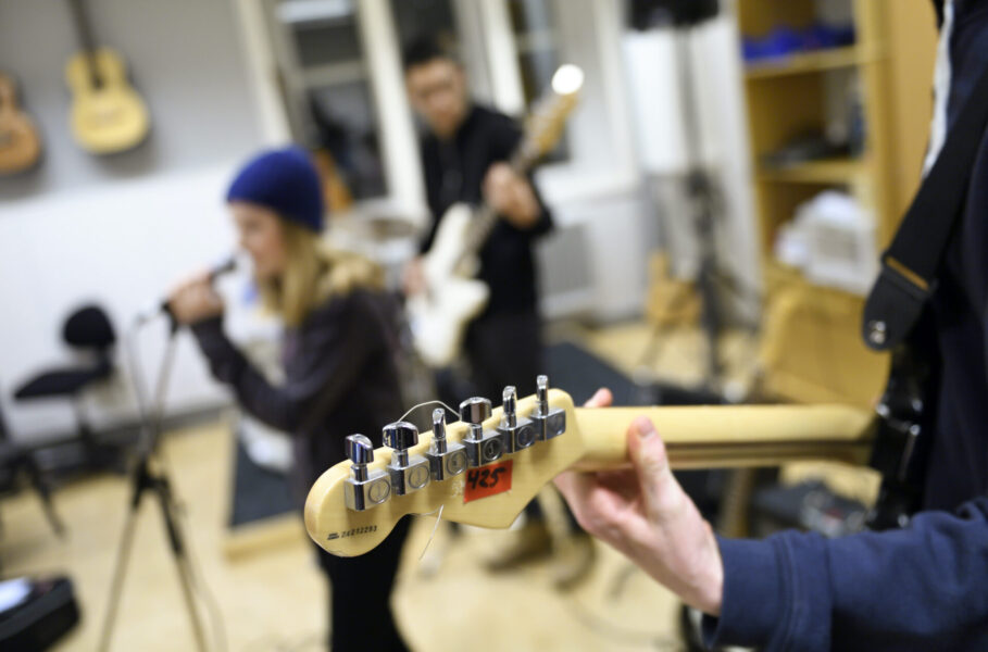 Rektor kan ge elever ledigt från ordinarie lektioner för att spela instrument i kulturskolan, enligt nya beslut från Skolverket och Skolinspektionen.