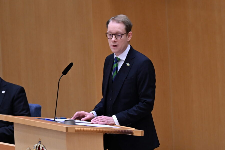 Utrikesminister Tobias Billström (M) läser upp regeringens utrikesdeklaration.