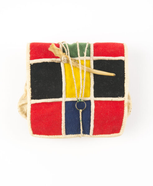 En tobakspung, ett av de samiska föremål som nu överlåts till Ájtte museum.