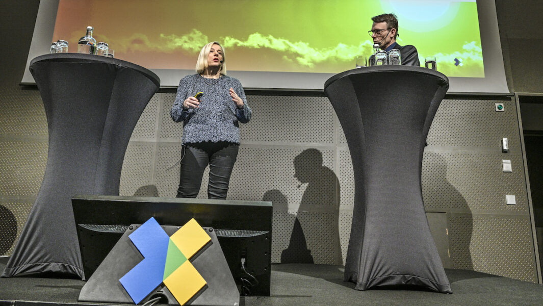 Klimatpolitiska rådets ordförande Cecilia Hermansson och vice ordförande Björn Sandén, vid presentationen av årets granskning av regeringens klimatpolitik.