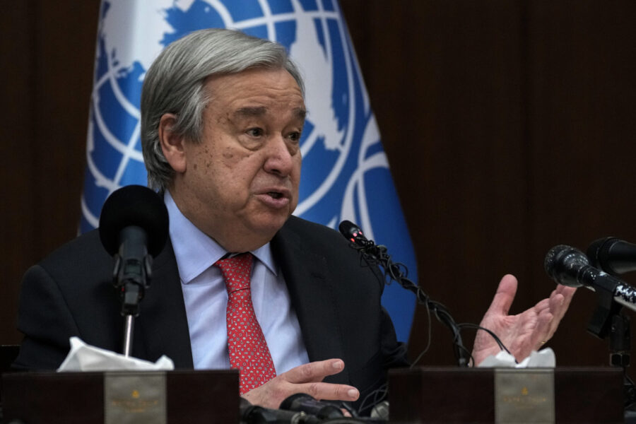 FN:s generalsekreterare António Guterres varnar för att kvinnors rättigheter hotas och inskränks.