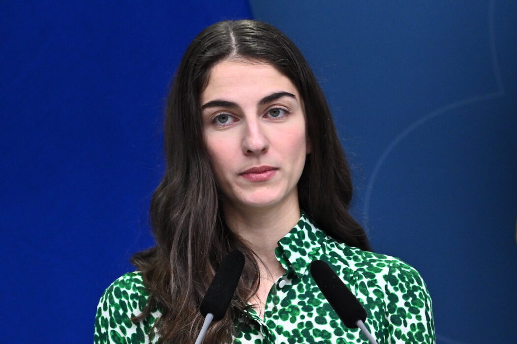 Klimat- och miljöminister Romina Pourmokhtari (L) svarade Aurora i höstas att den klimatpolitiska handlingsplanen som kommer under 2023 ska ge svar på hur de svenska klimatmålen ska nås