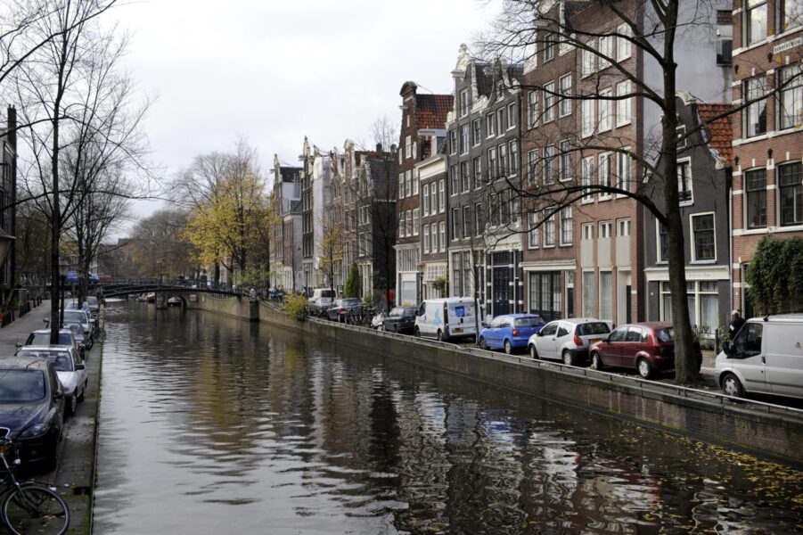 Amsterdam var den stad som fick högst poäng i forskarnas jämförelse av hur väl olika urbana fenomen går att kombinera med principen om nerväxt.
