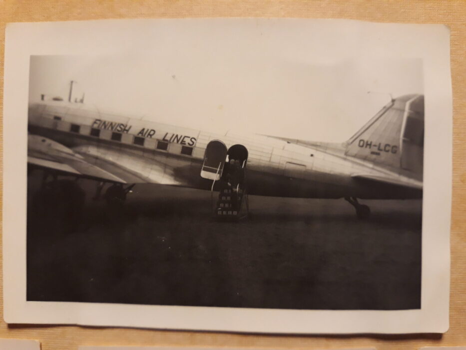 På en av de första linjerna med flyg till Finland på 1950-talet tillsammans med sin far