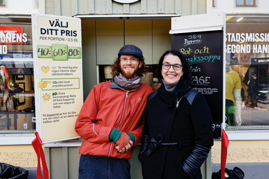 Initiativtagaren Ole Utne och Samhalls vd Sara Revell Ford ska samarbeta kring det minimala soppköket i Nyköping.