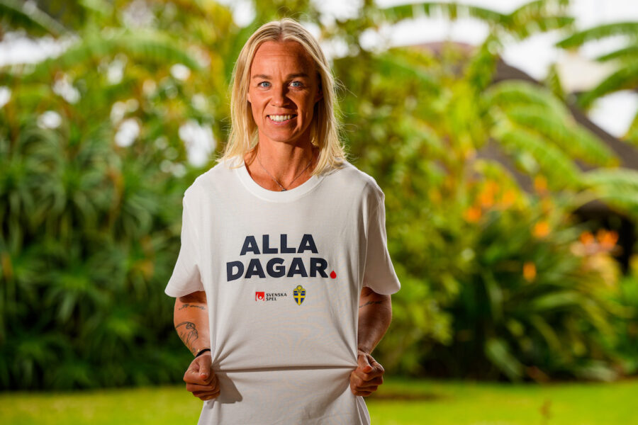 Fotbollsspelaren Caroline Seger är ambassadör för utbildningsmaterialet om mens och träning.