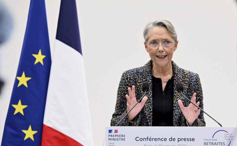 Frankrikes premiärminister Elisabeth Borne presenterade utbildningspaketet för statsanställda i höstas.
