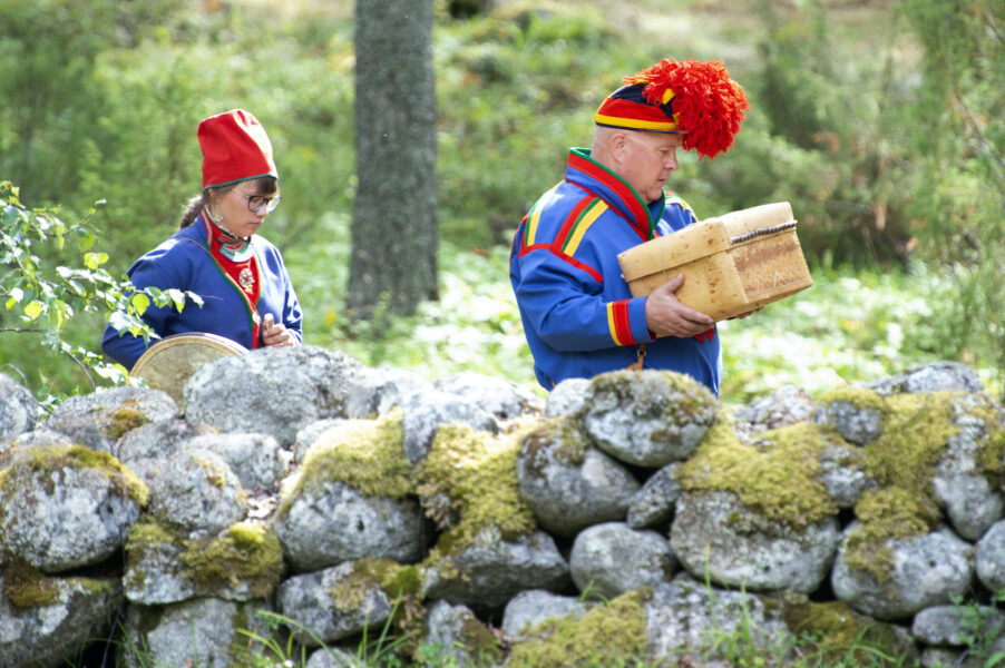 På senare år har flera samiska kvarlevor återlämnats till gravarna som de hämtats ifrån.