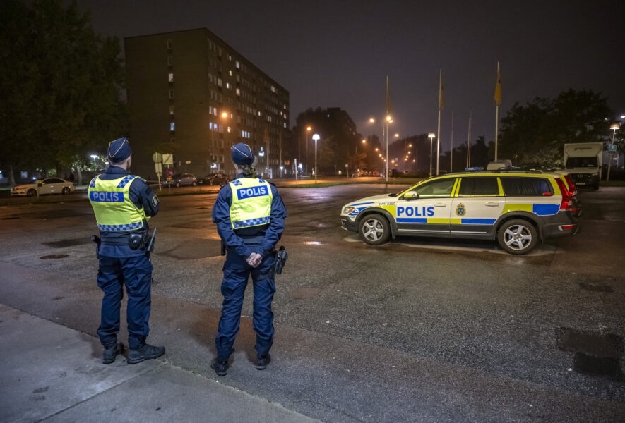Polisen misstänker dubbelt så ofta afrosvenskar för narkotikainnehav felaktigt än personer med svensk bakgrund.