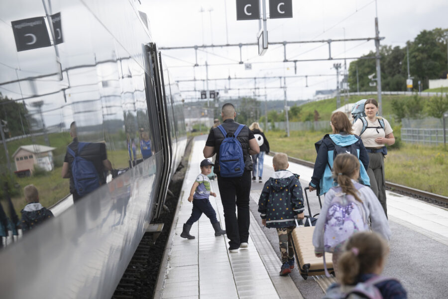 57 procent av svenskarna anser att flygresor bör förbjudas om destinationen kan nås inom tre timmar med tåg.