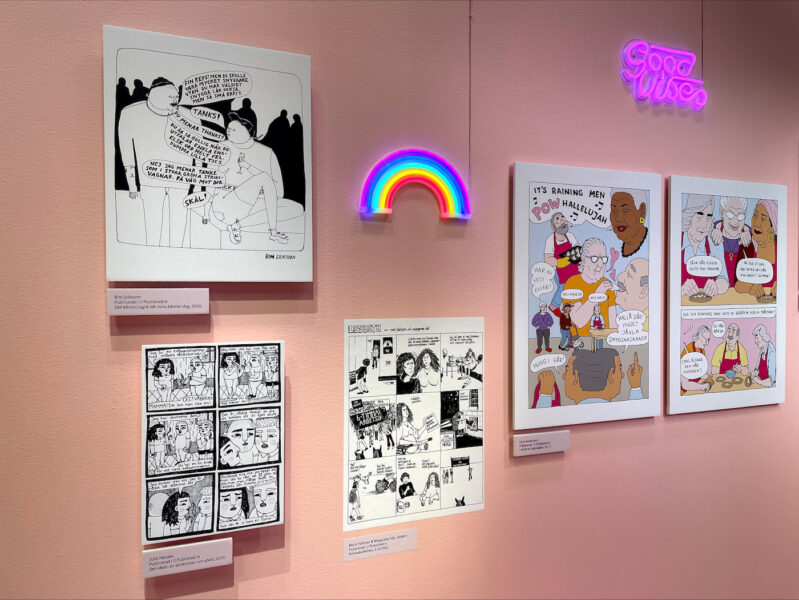 Verk från temat ”Livet och kärleken” i utställningen Skratt och blodigt allvar – feministiska svenska tecknade serier som visas på Kvinnohistoriskt museum i Umeå.