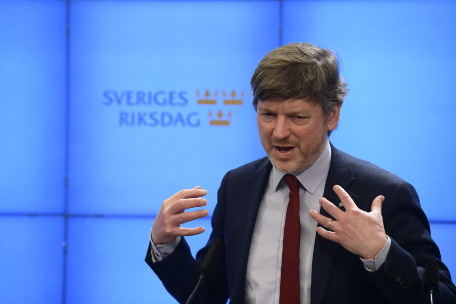 Centerpartiets och ekonomisk-politiska talesman Martin Ådahl vid en pressträff om partiets förslag om investeringsbehoven i svensk infrastruktur i riksdagens presscenter i Stockholm.