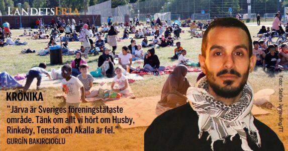 Porträtt på krönikören i förgrund, i bakgrund en bild från en gräsmatta där grupper av människor sitter och kollar på fotboll.