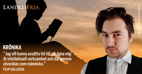 Silhuett av ett läsande barn och en bildbyline.