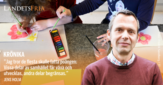 Bildbyline med barnhänder från en förskola i bakgrunden.