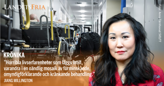 Jiang Millington i förgrunden med vy över en sjukhuskorridor i bakgrunden.