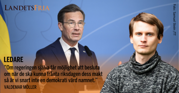 Ledarskribent Valdemar Möller i förgrunden, statsminister Ulf Kristersson i bakgrunden.