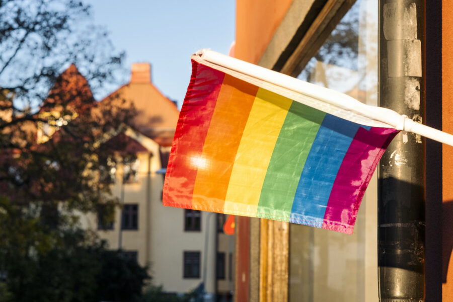 En fjärdedel av de yrkesverksamma tycker att hbtqi-personers rättigheter är viktiga, och lika många att de är oviktiga, visar en ny undersökning.