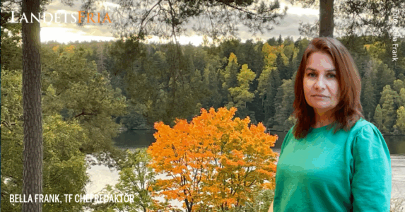 Bella Frank med träd och skog i bakgrunden.