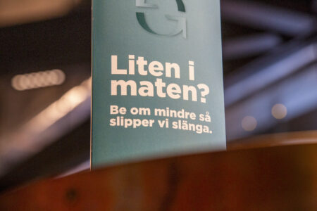 Informationsskylt om matsvinn.