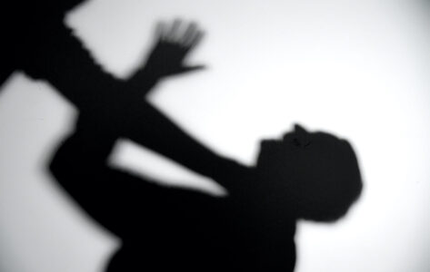 Arrangerad bild av misshandel