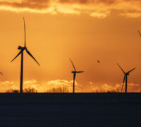 vindkraftverk i solnedgång