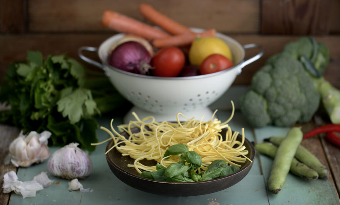 grönsaker på skärbräda