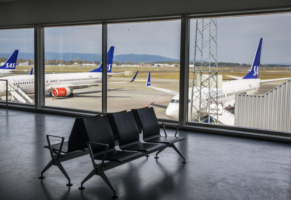 Gardermoen 20190426.
Norske SAS-piloter går ut i streik etter at meklingen med NHO Luftfart har brutt sammen. Opptil 80.000 reisende blir rammet allerede fredag. På Oslo Lufthavn Gardermoen stod det flere parkerte SAS-fly fredag.
Foto: Ole Berg-Rusten / NTB Scanpix / TT / kod 20520