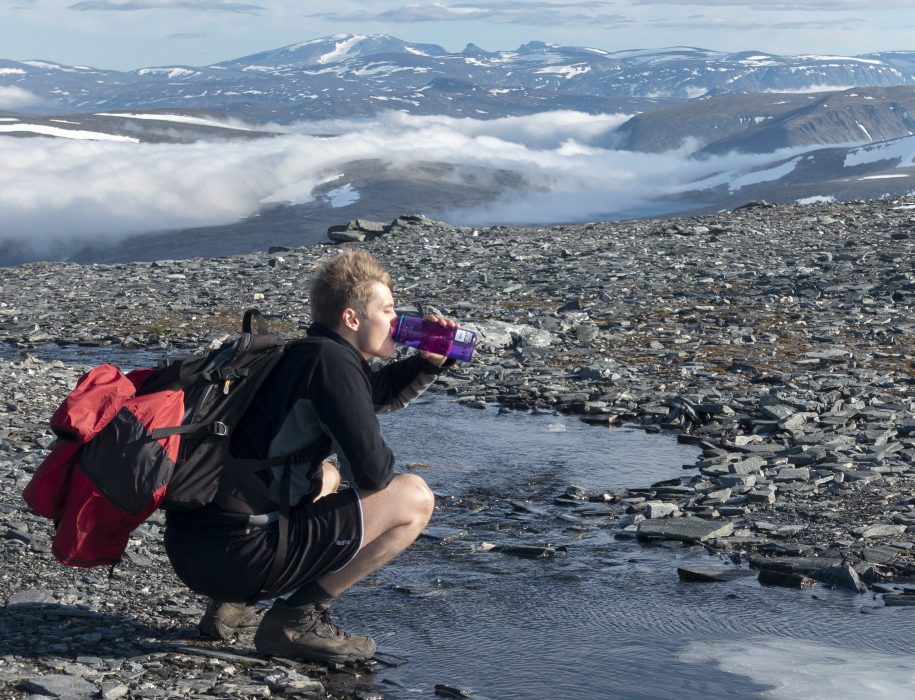 Oppdal 20180625.
Mann som drikker isvann på fjellet. Modellklarert.
Foto: Gorm Kallestad / NTB scanpix / TT / kod 20520